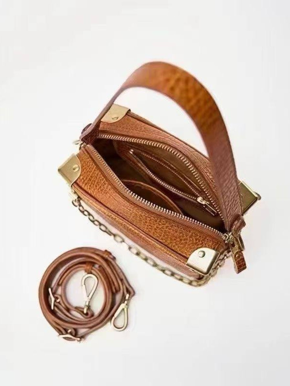 ტყავის ჩანთები