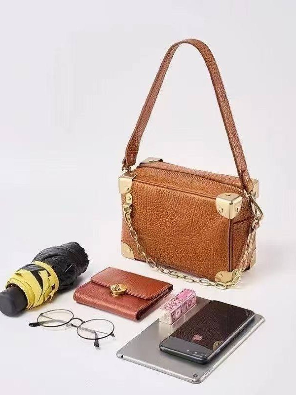 ტყავის ჩანთები