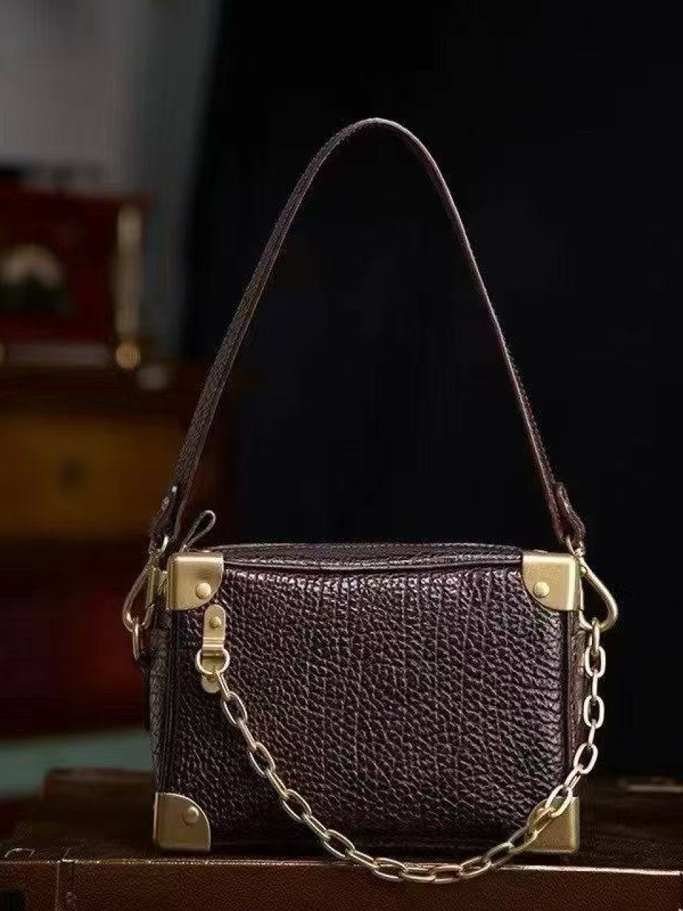 ტყავის ჩანთები