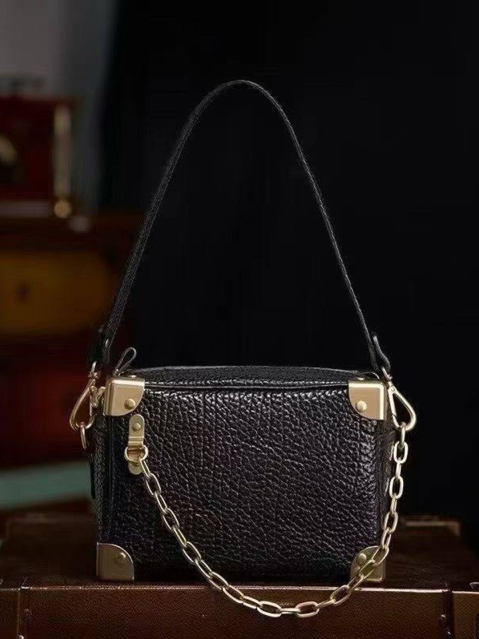 ტყავის ჩანთები