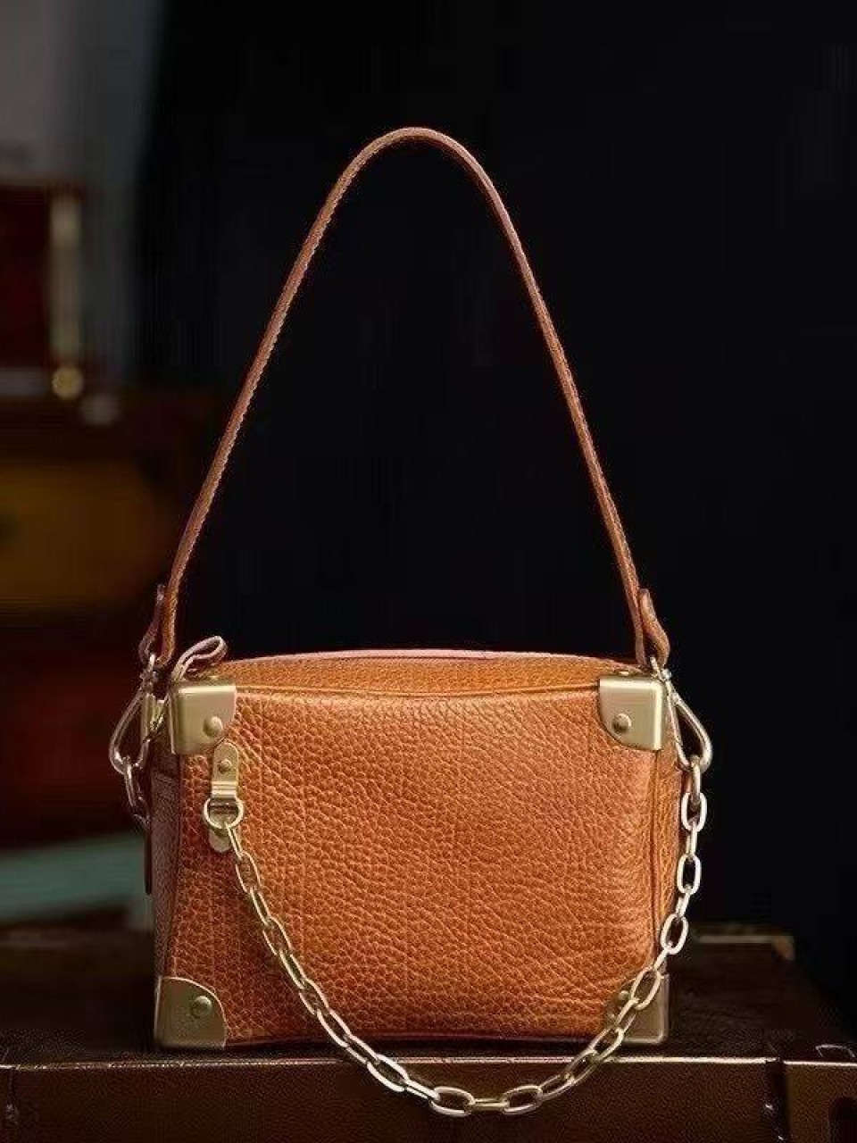 ტყავის ჩანთები