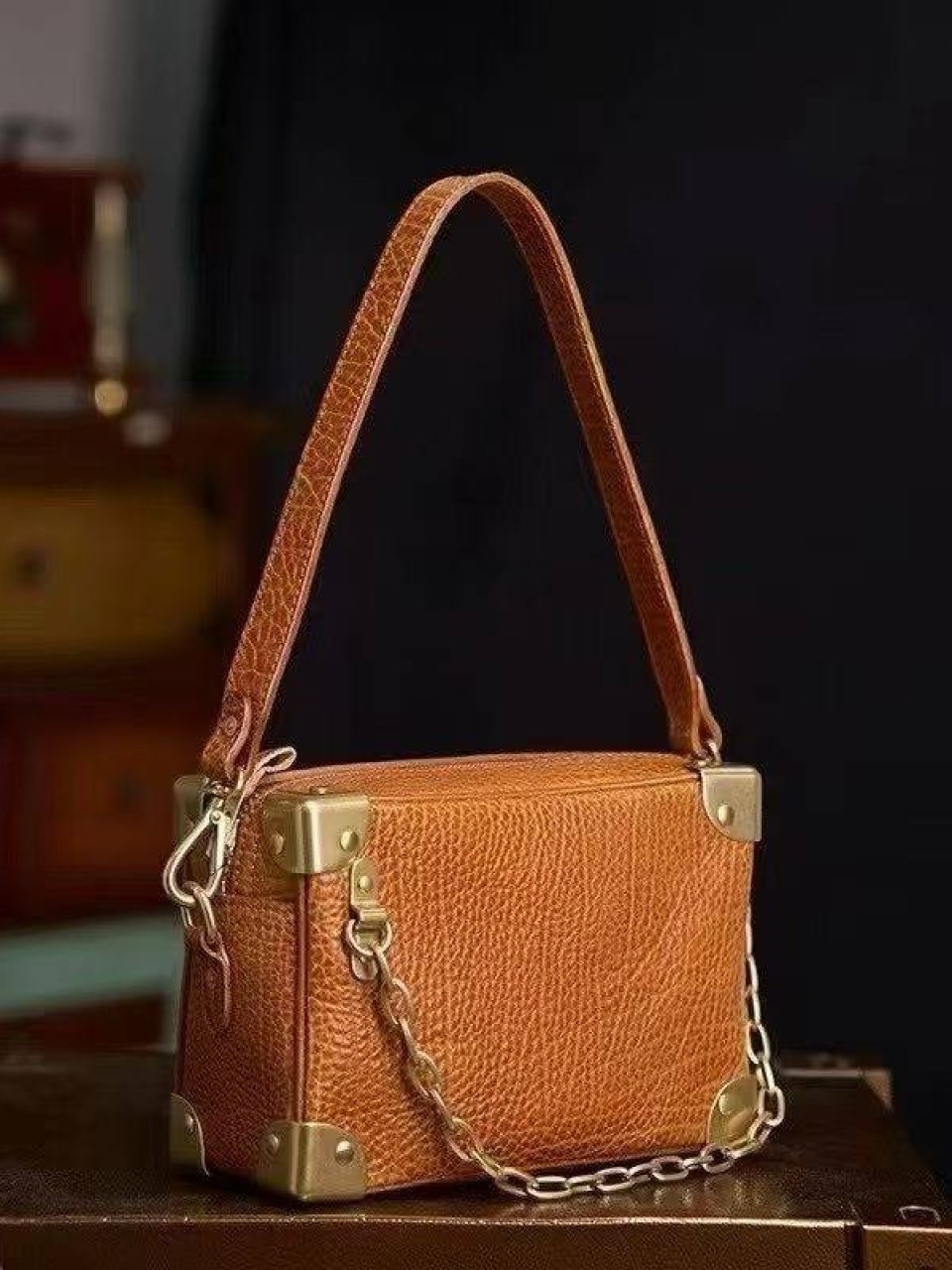 ტყავის ჩანთები