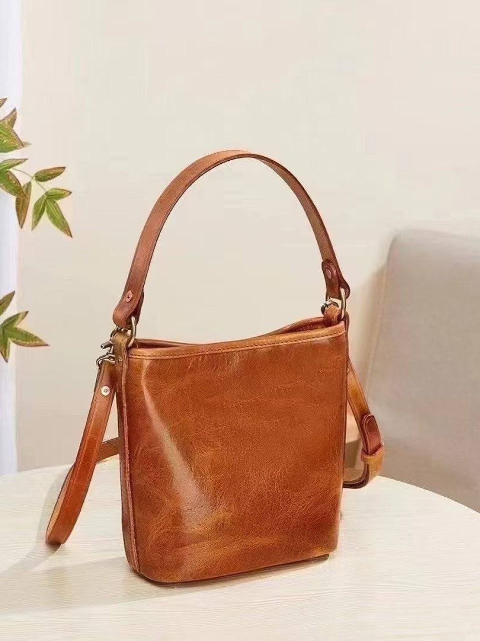 ტყავის ჩანთები