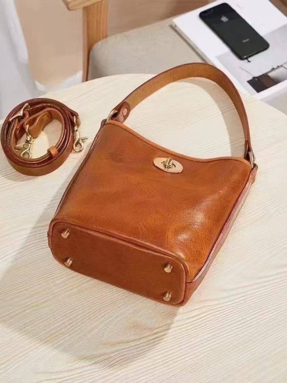 ტყავის ჩანთები