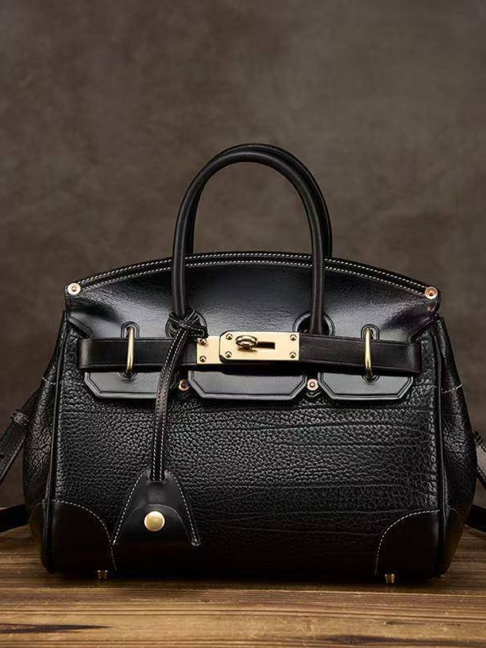 ტყავის ჩანთები