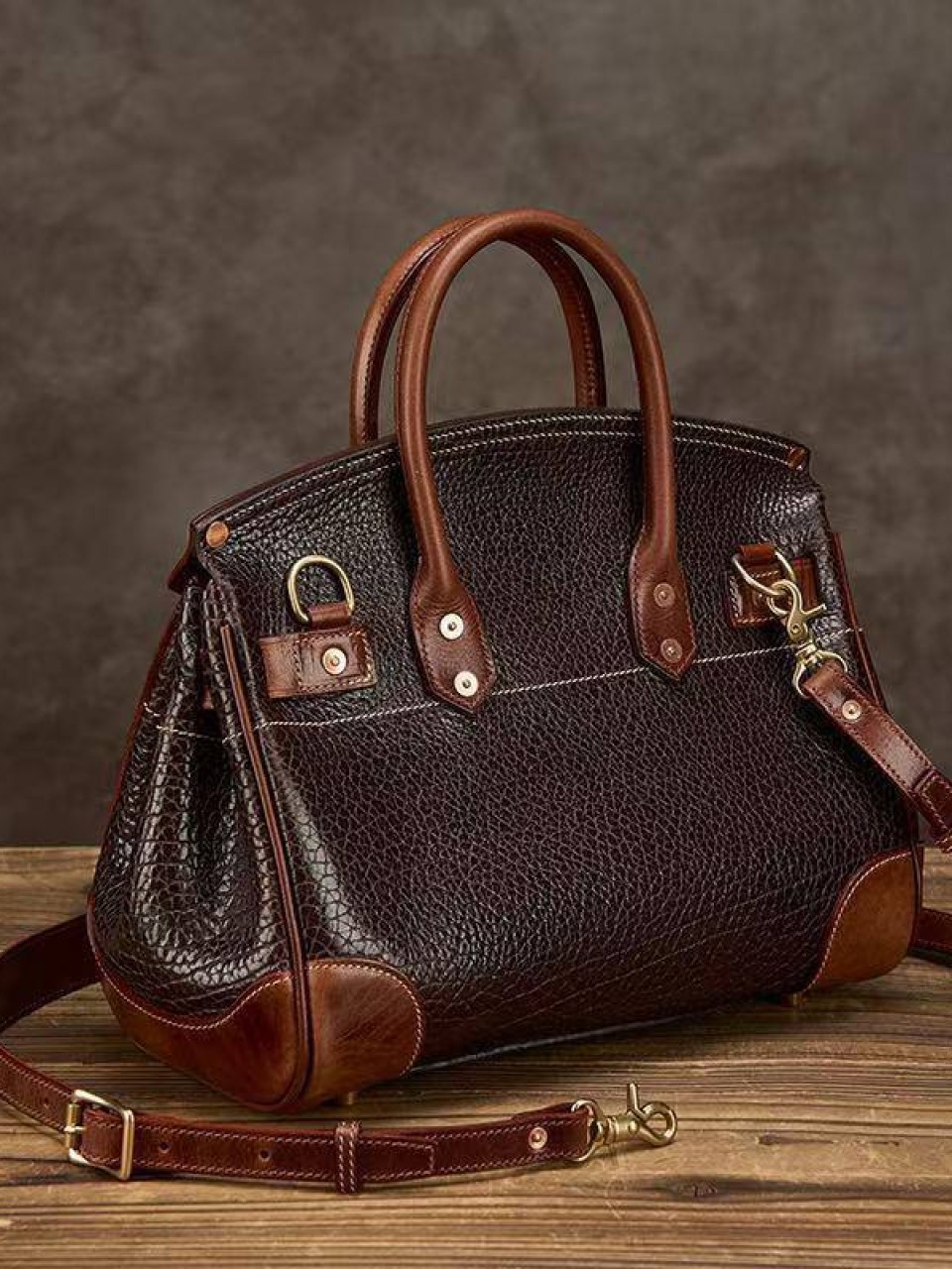 ტყავის ჩანთები