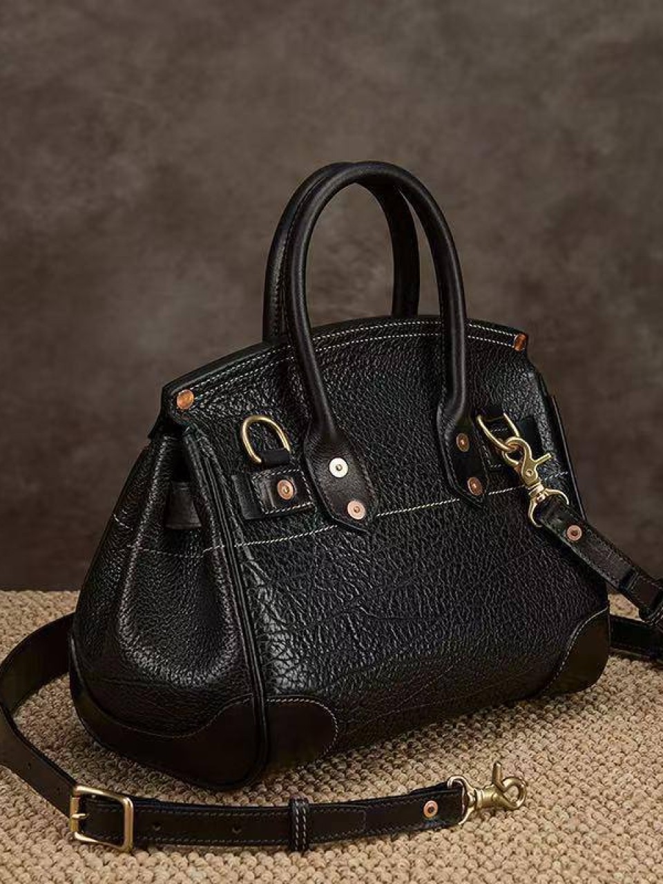 ტყავის ჩანთები