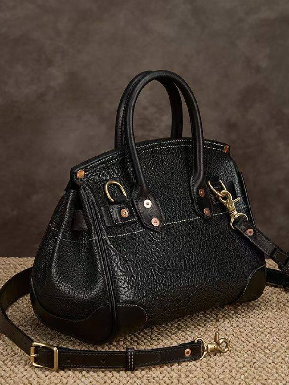 ტყავის ჩანთები