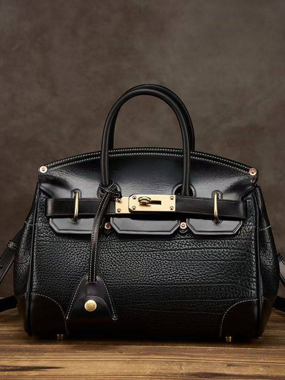 ტყავის ჩანთები