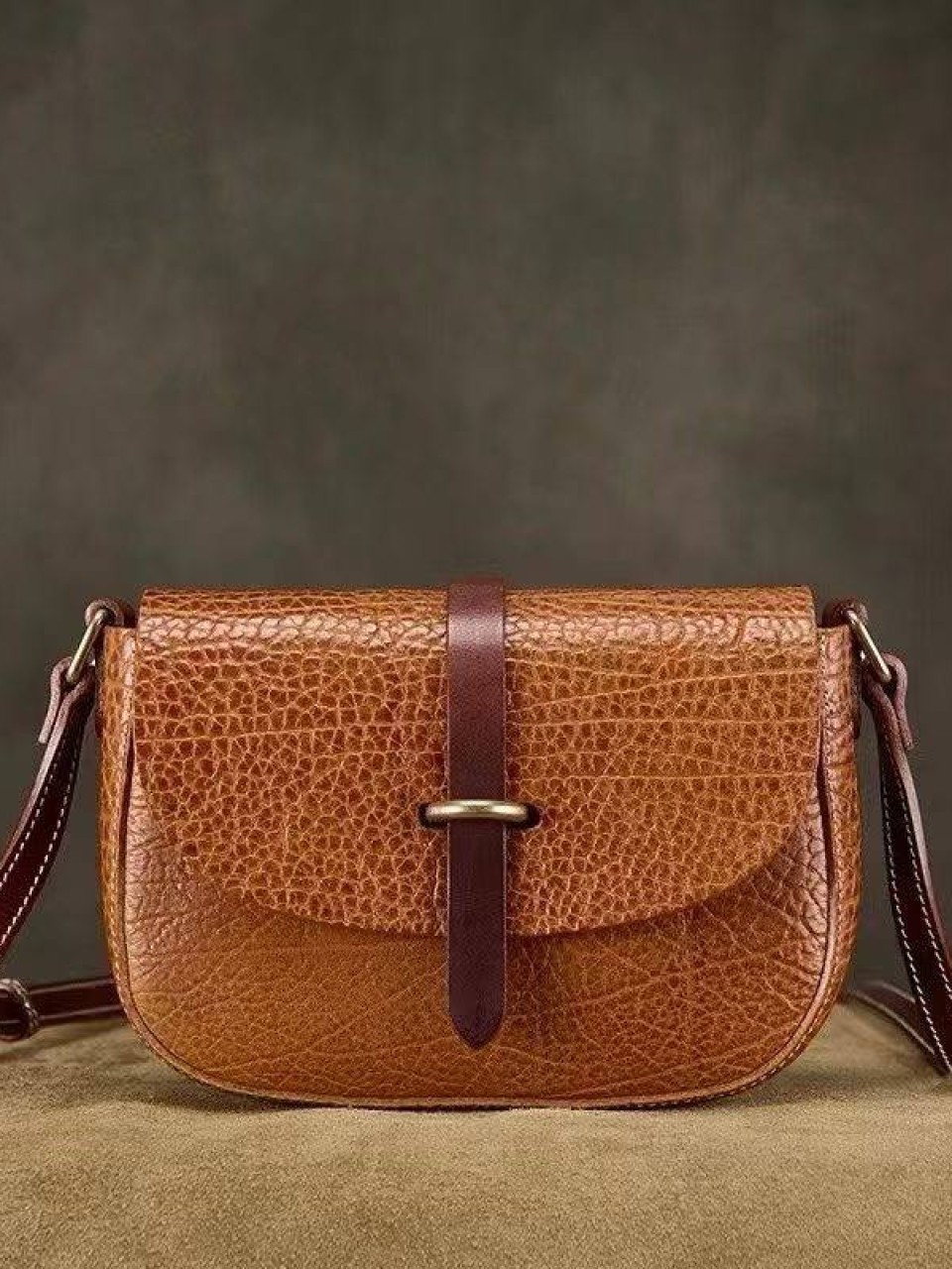 ტყავის ჩანთები