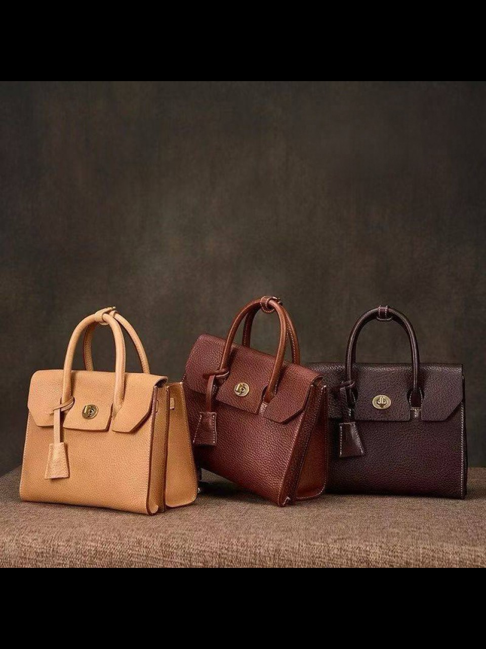 ტყავის ჩანთები