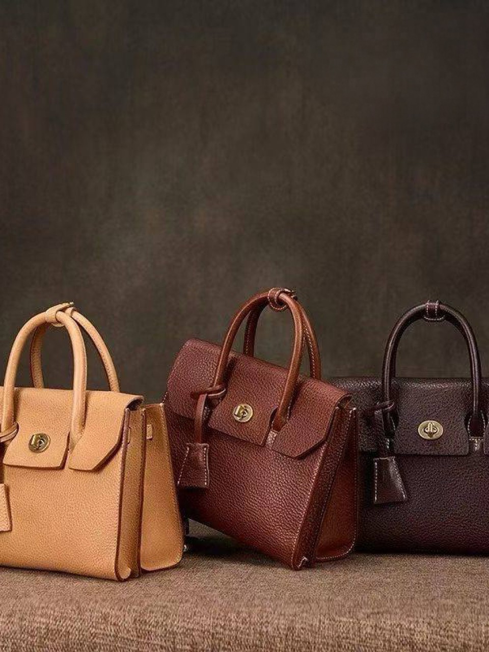 ტყავის ჩანთები