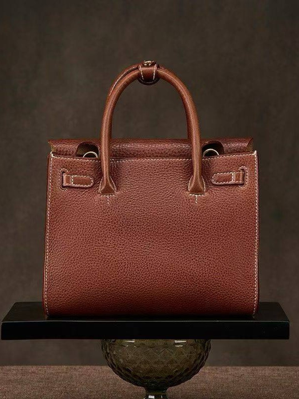 ტყავის ჩანთები