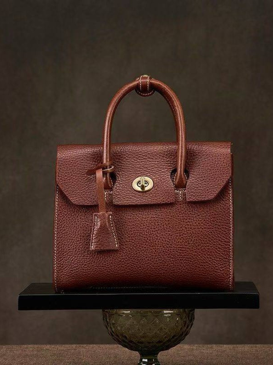 ტყავის ჩანთები