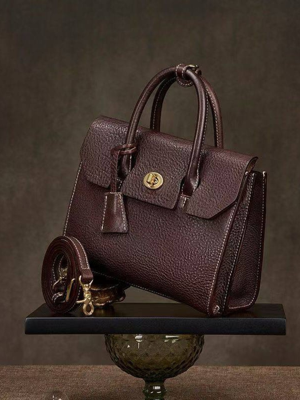 ტყავის ჩანთები