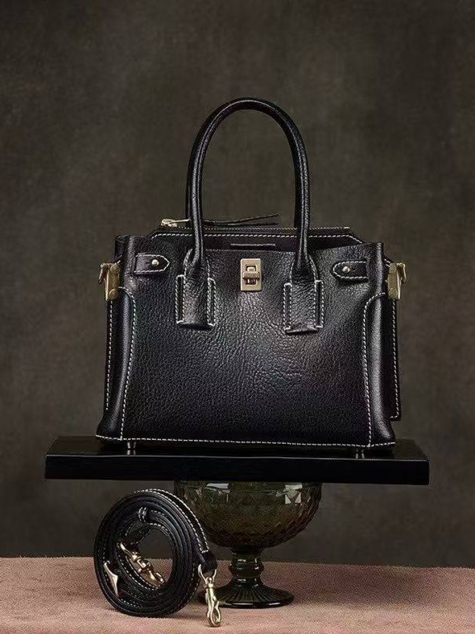 ტყავის ჩანთები