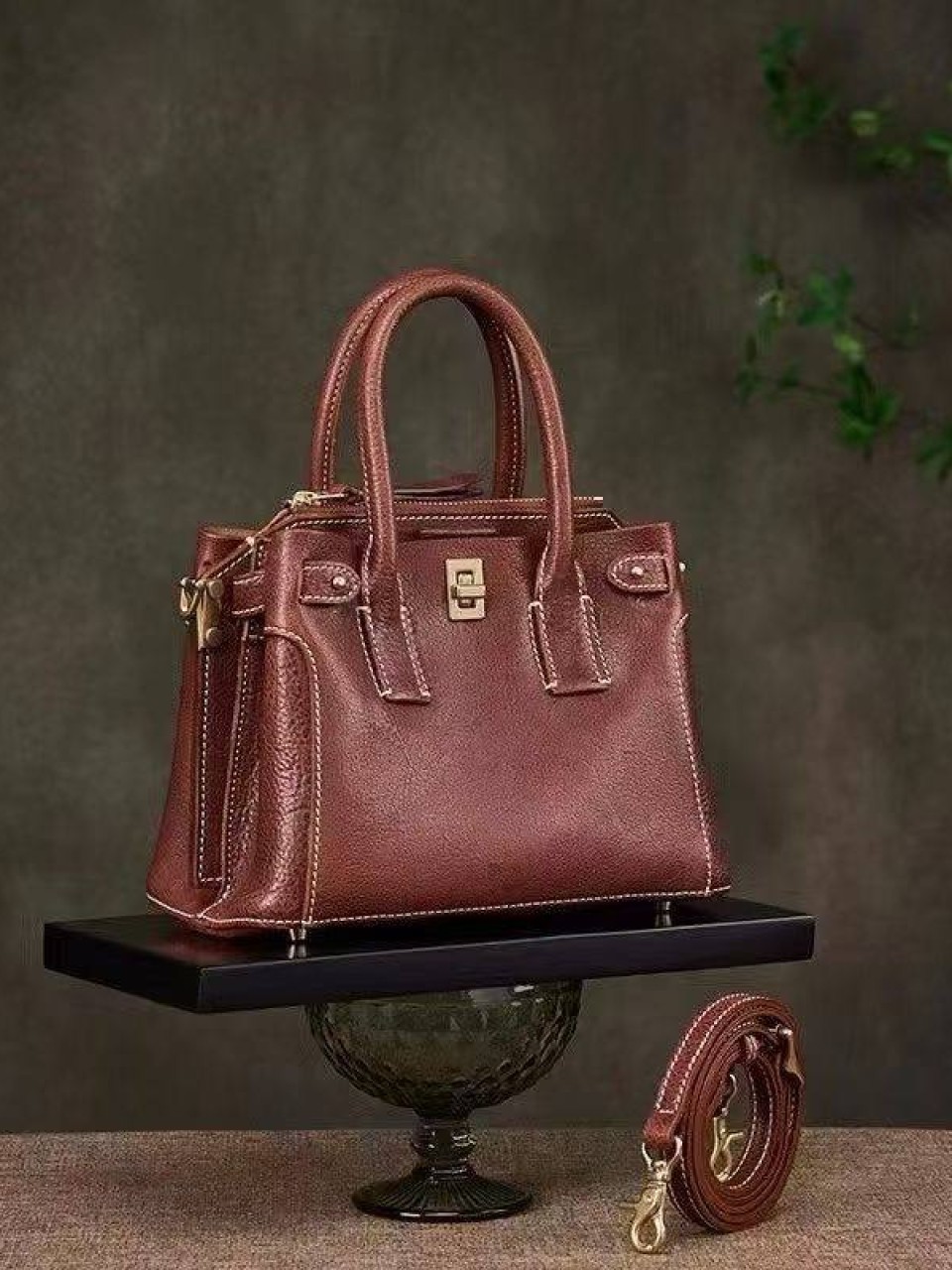 ტყავის ჩანთები