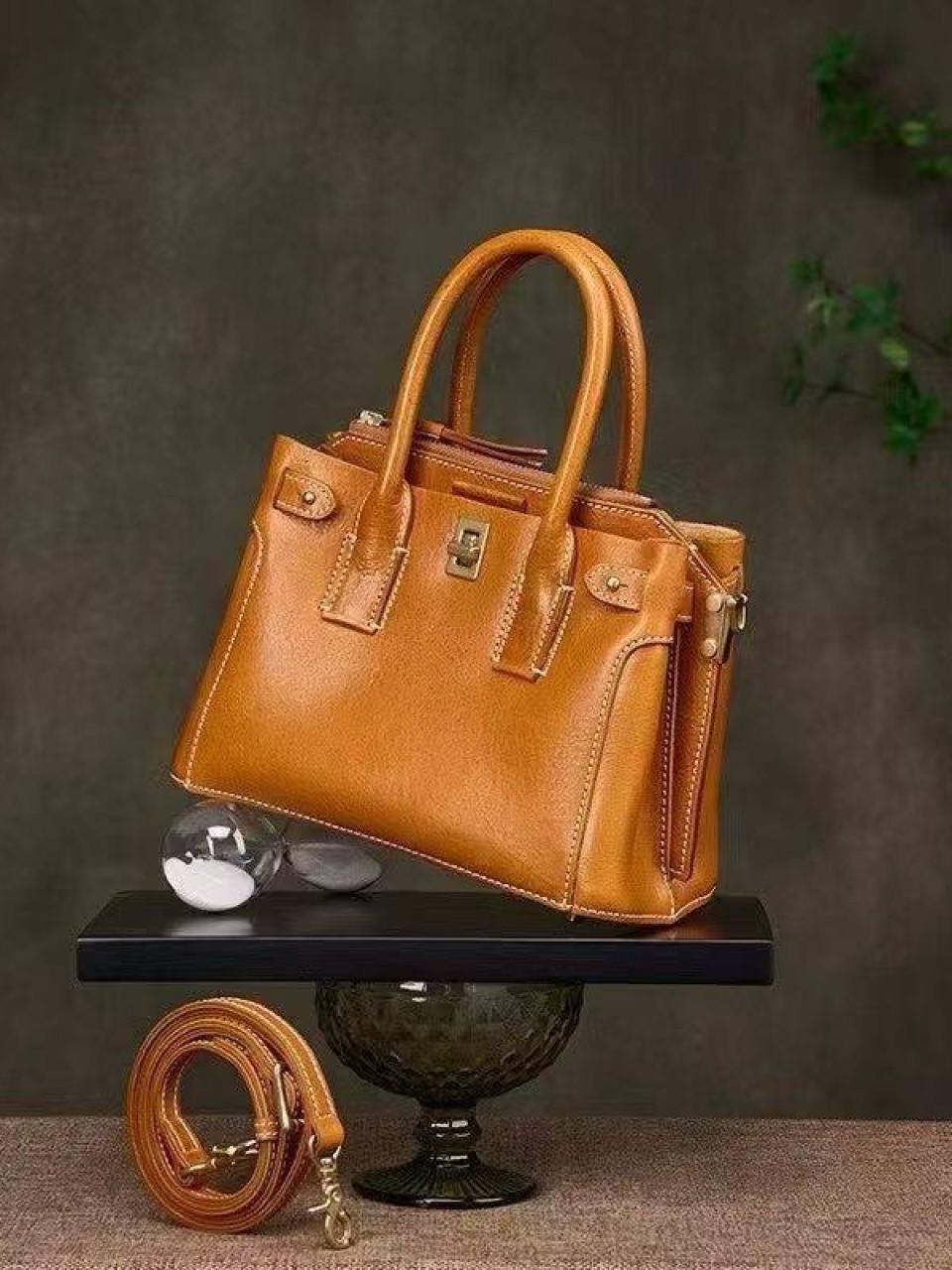 ტყავის ჩანთები