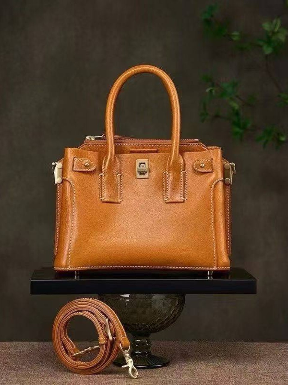 ტყავის ჩანთები