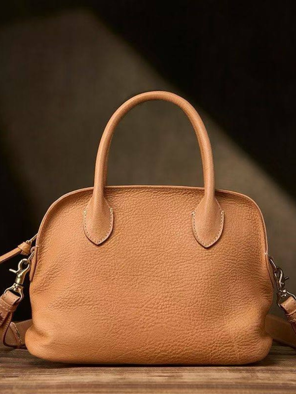 ტყავის ჩანთები