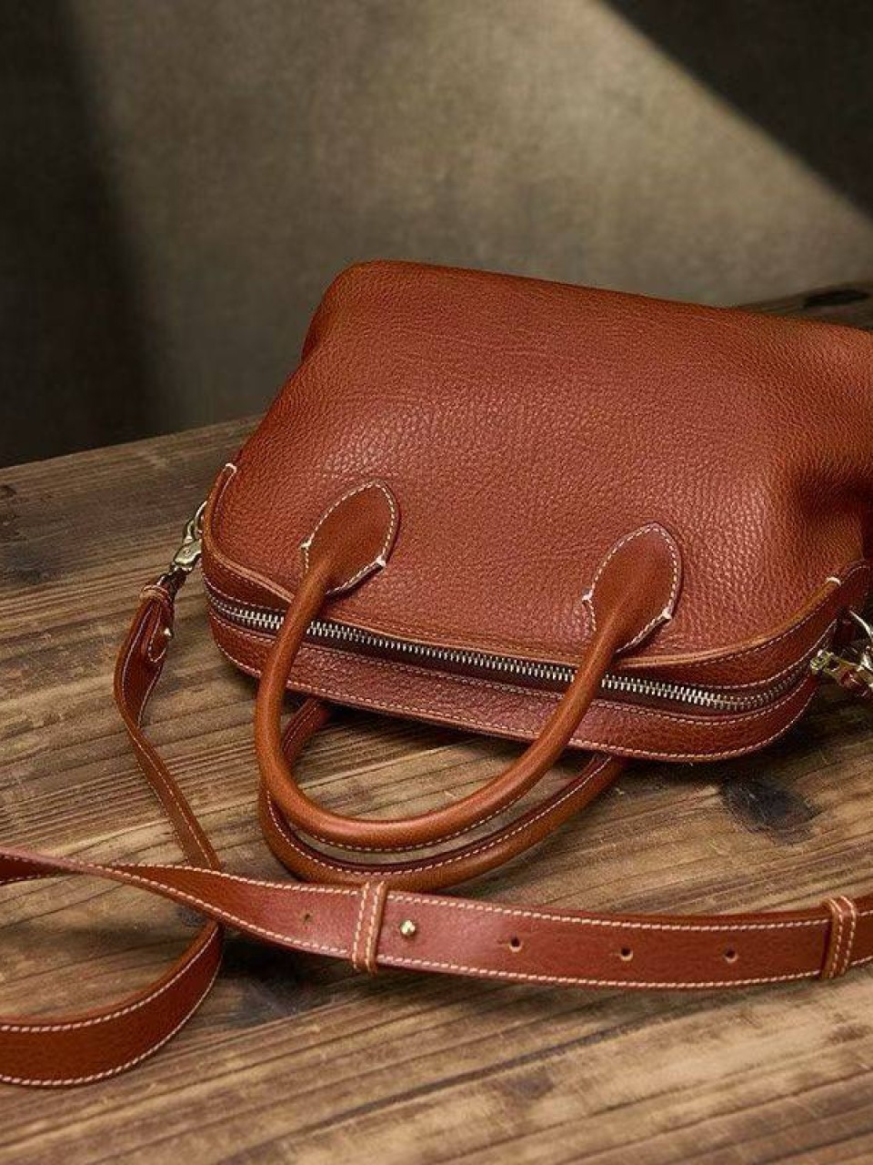 ტყავის ჩანთები