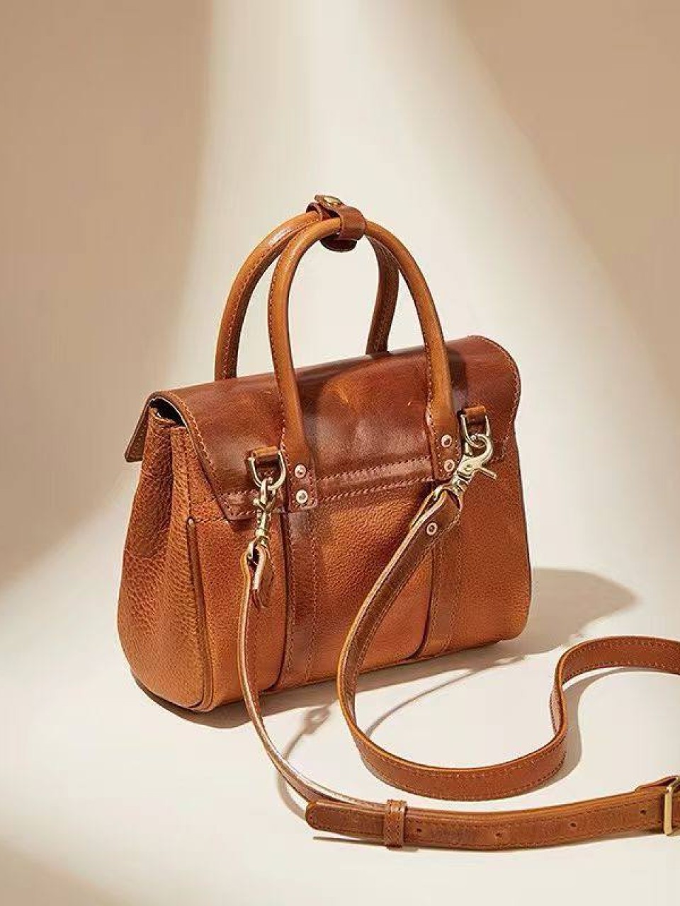 ტყავის ჩანთები