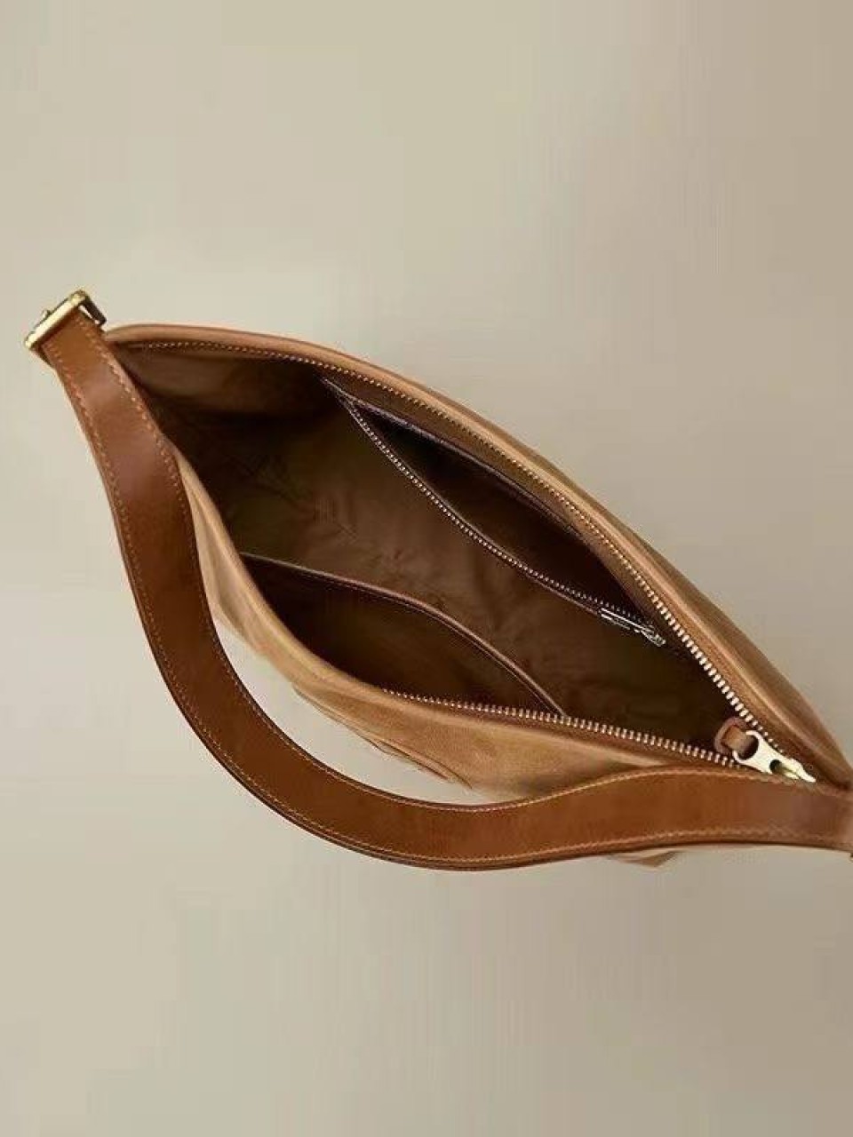 ტყავის ჩანთები