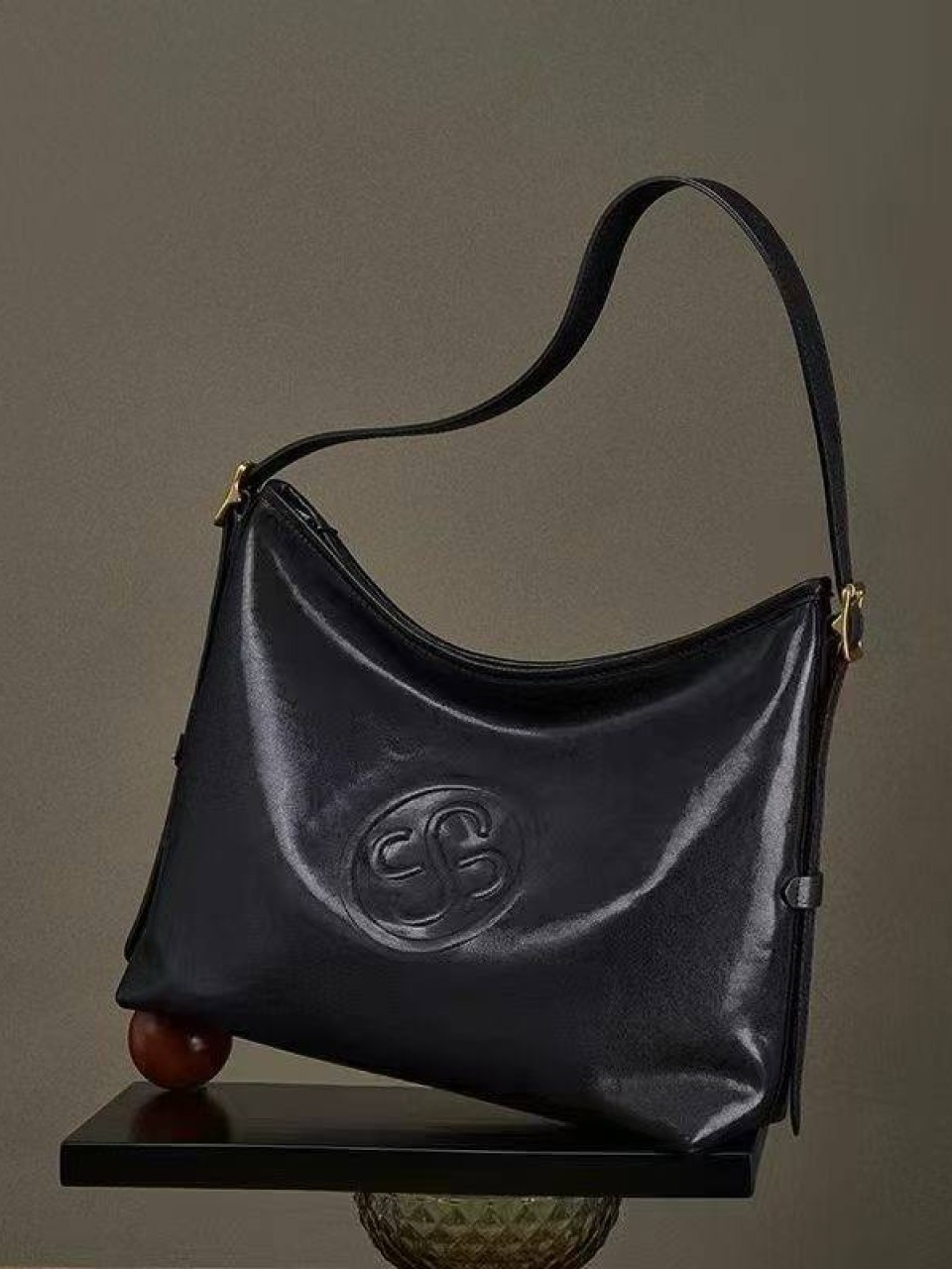 ტყავის ჩანთები