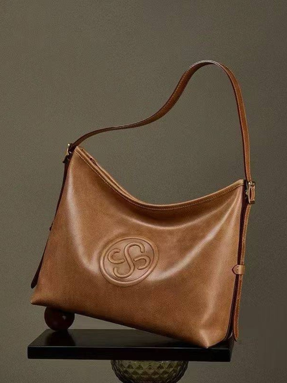 ტყავის ჩანთები