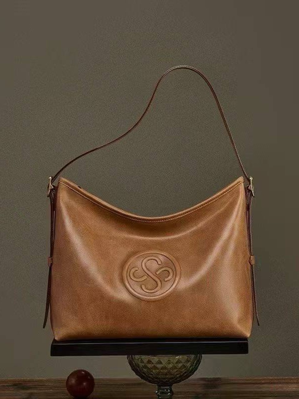 ტყავის ჩანთები