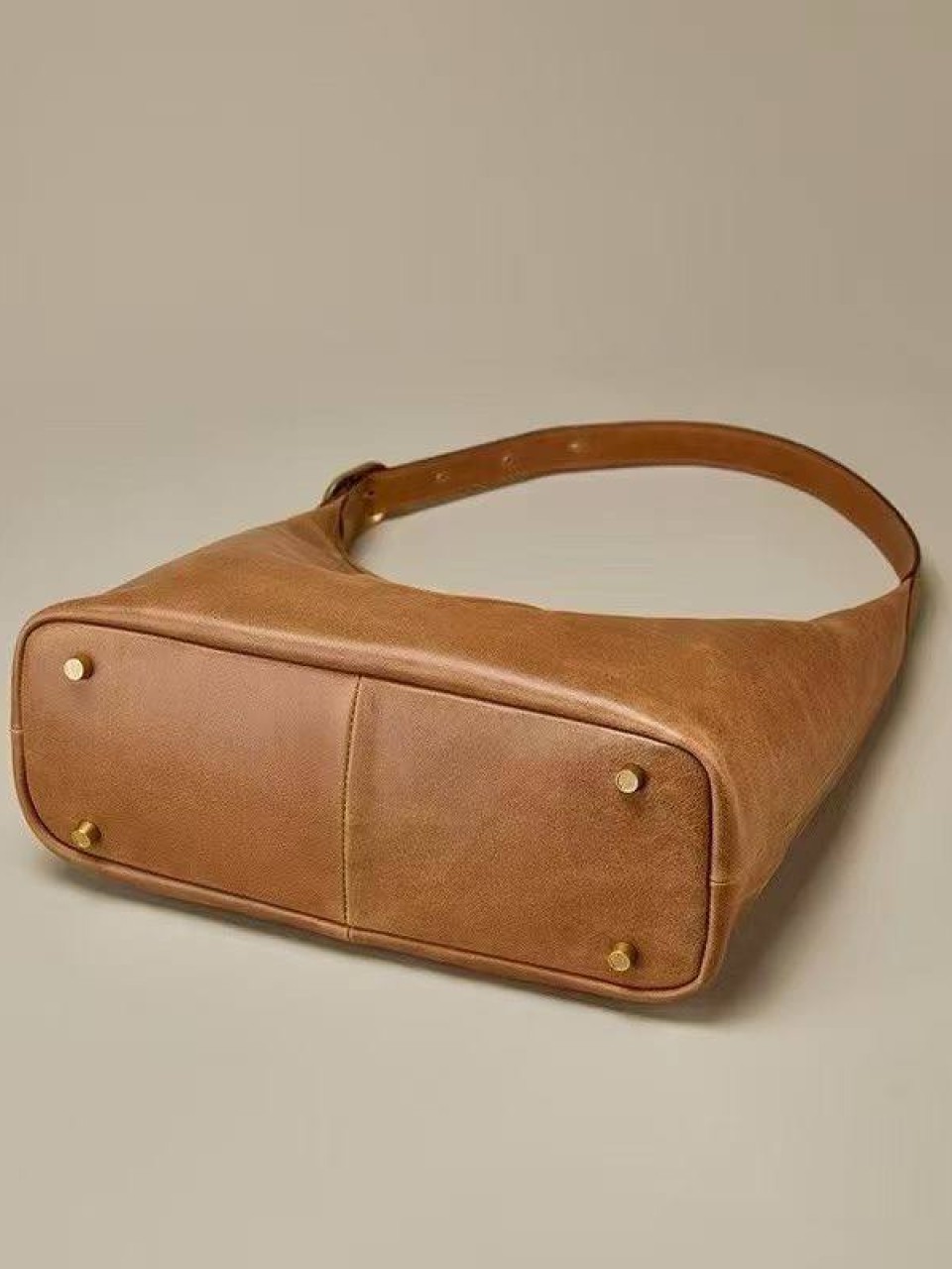 ტყავის ჩანთები