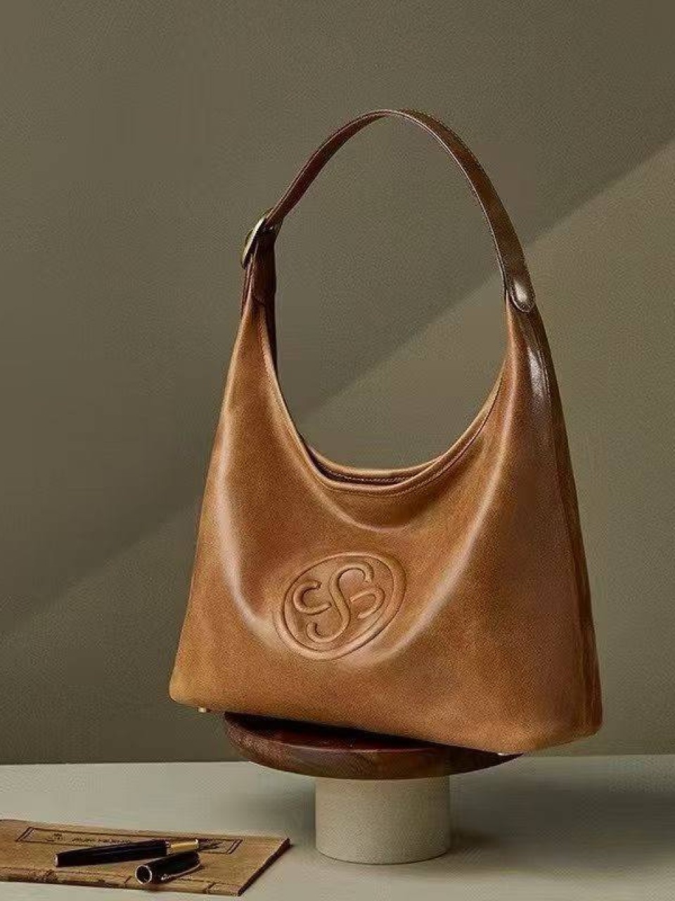 ტყავის ჩანთები