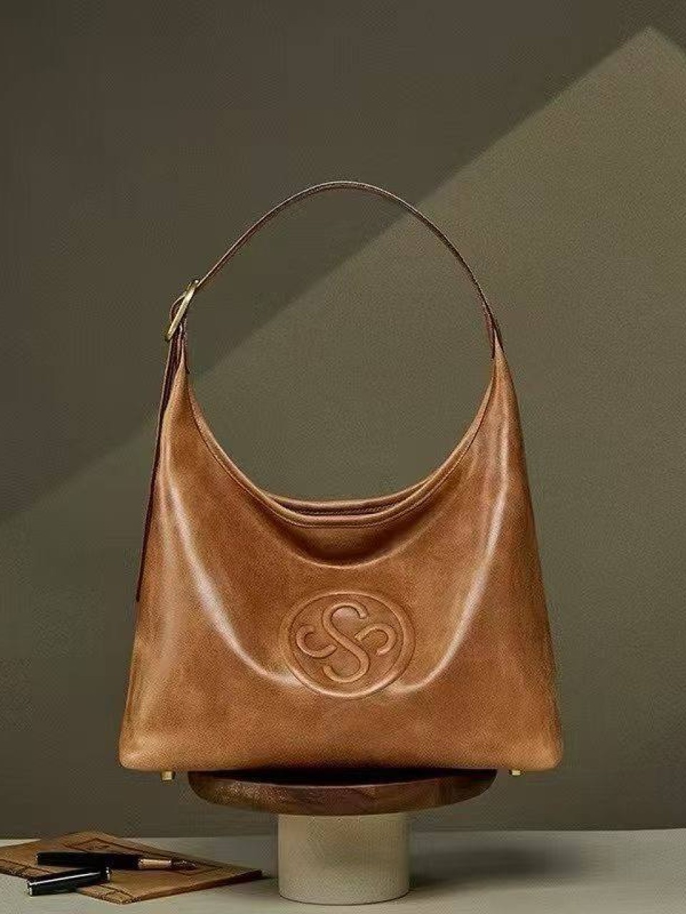 ტყავის ჩანთები