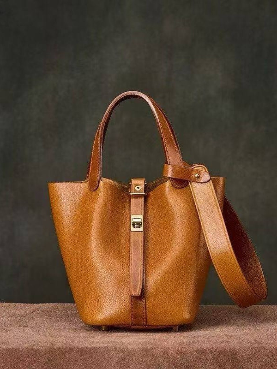 ტყავის ჩანთები