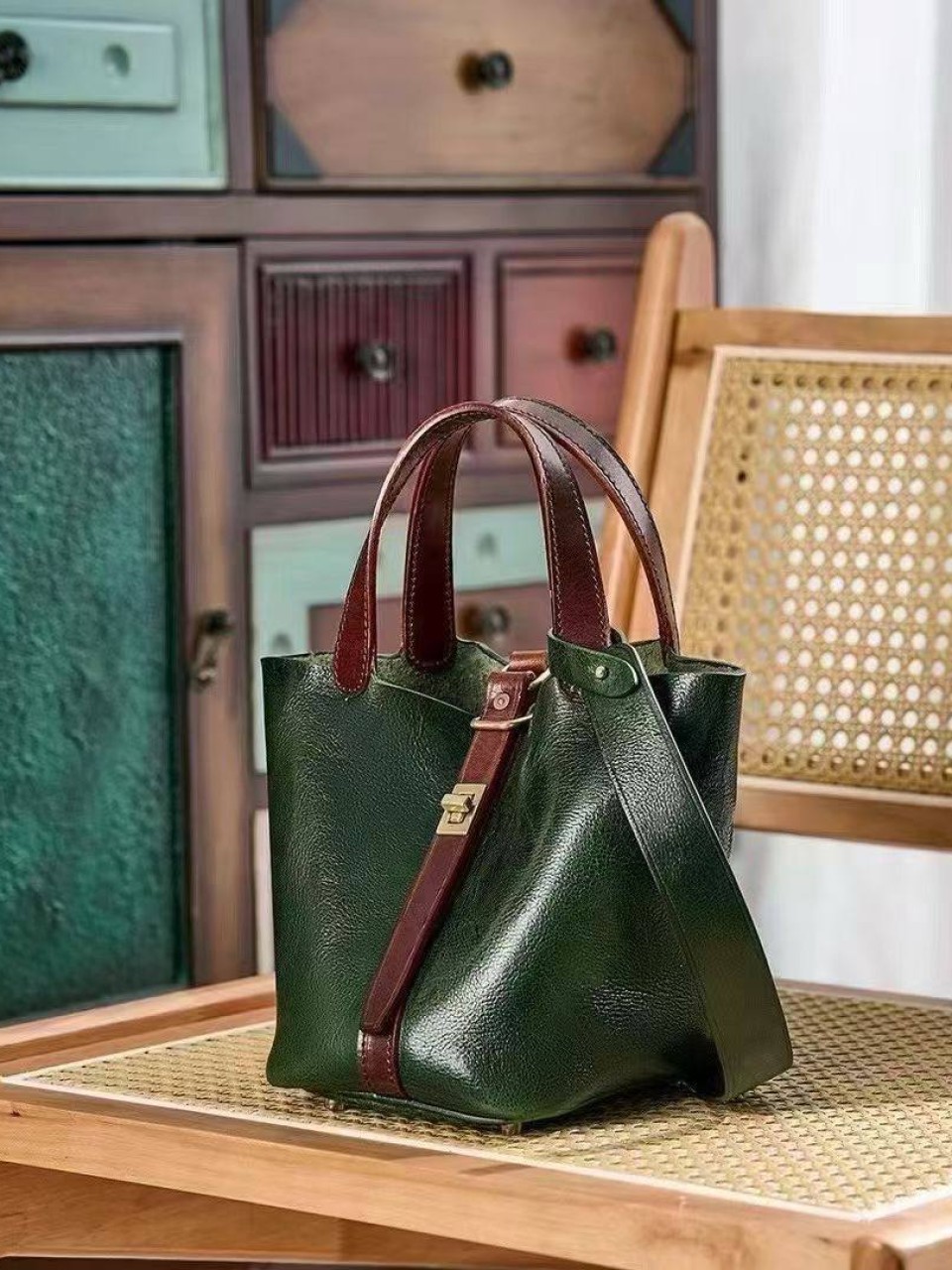 ტყავის ჩანთები