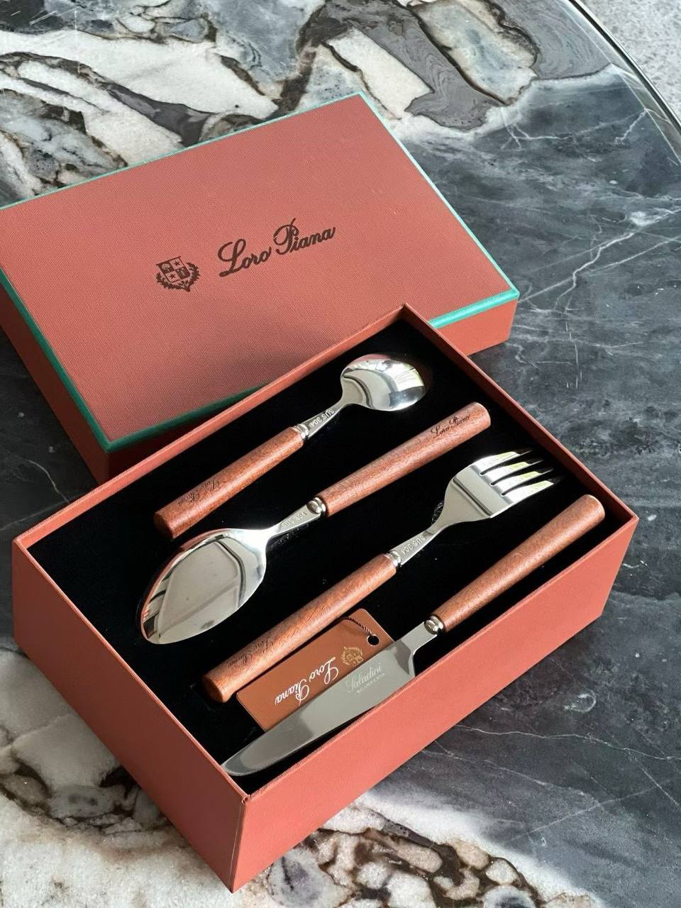 დანა ჩანგლის კომპლექტი