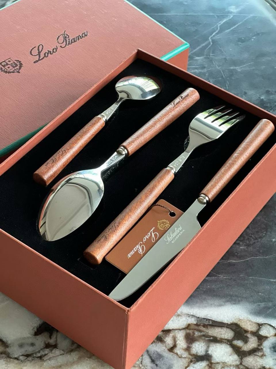 დანა ჩანგლის კომპლექტი