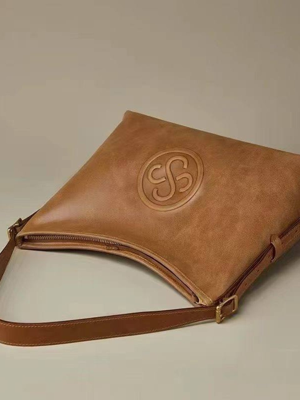 ტყავის ჩანთები