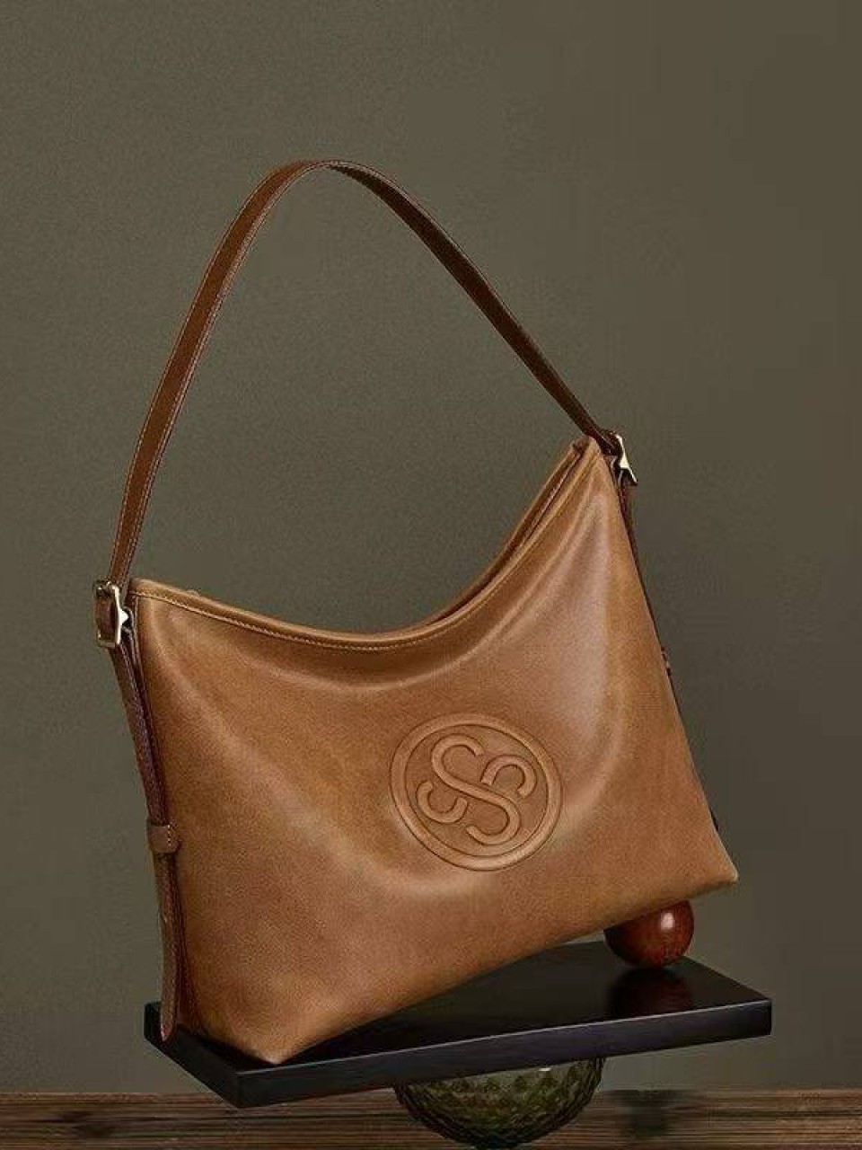 ტყავის ჩანთები