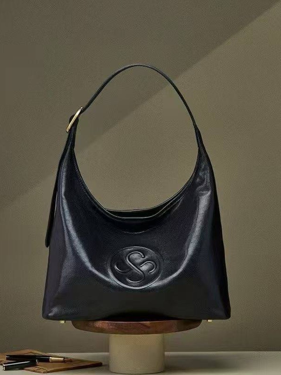 ტყავის ჩანთები