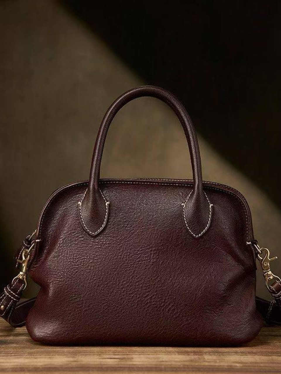 ტყავის ჩანთები