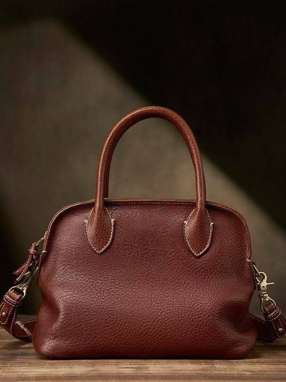 ტყავის ჩანთები