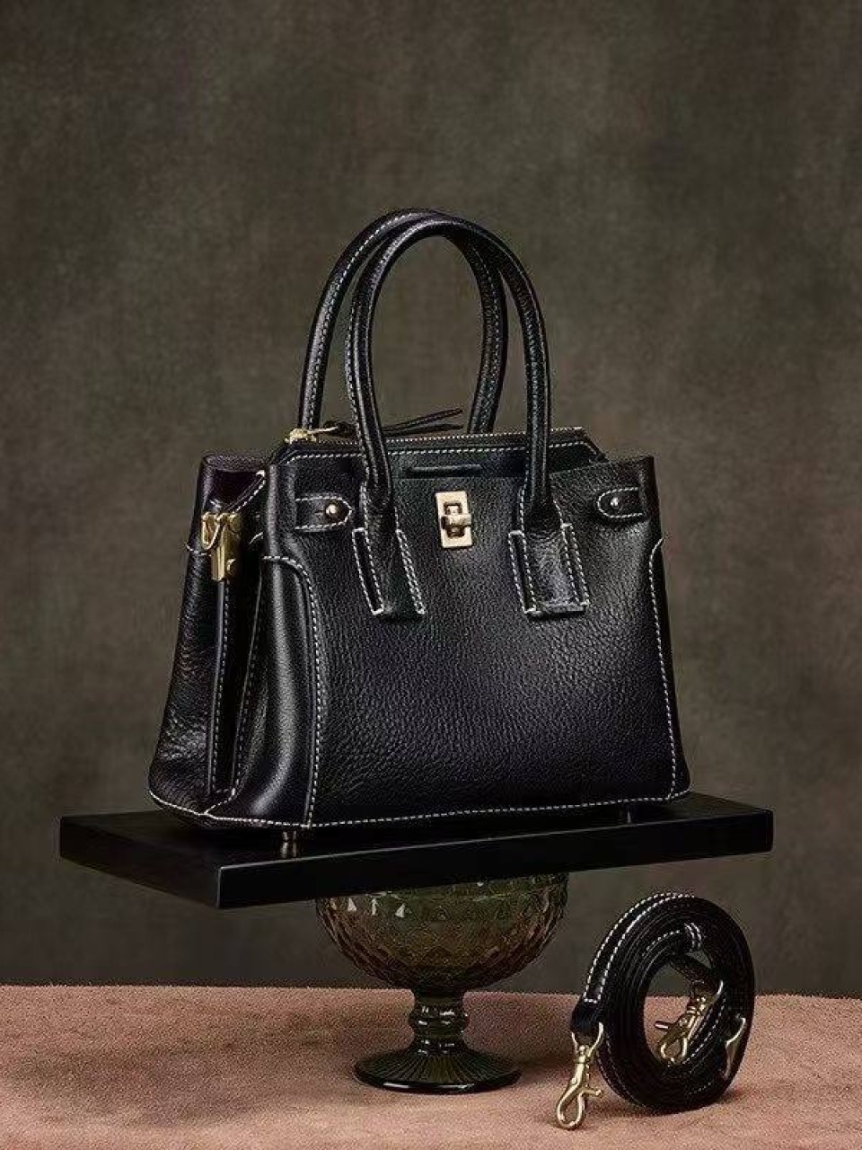 ტყავის ჩანთები