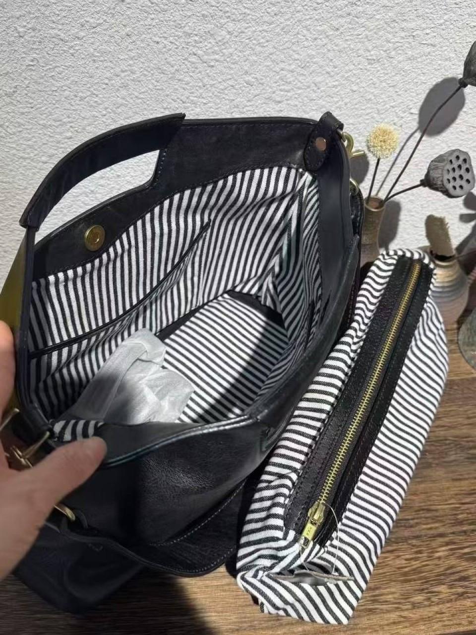 ტყავის ჩანთები