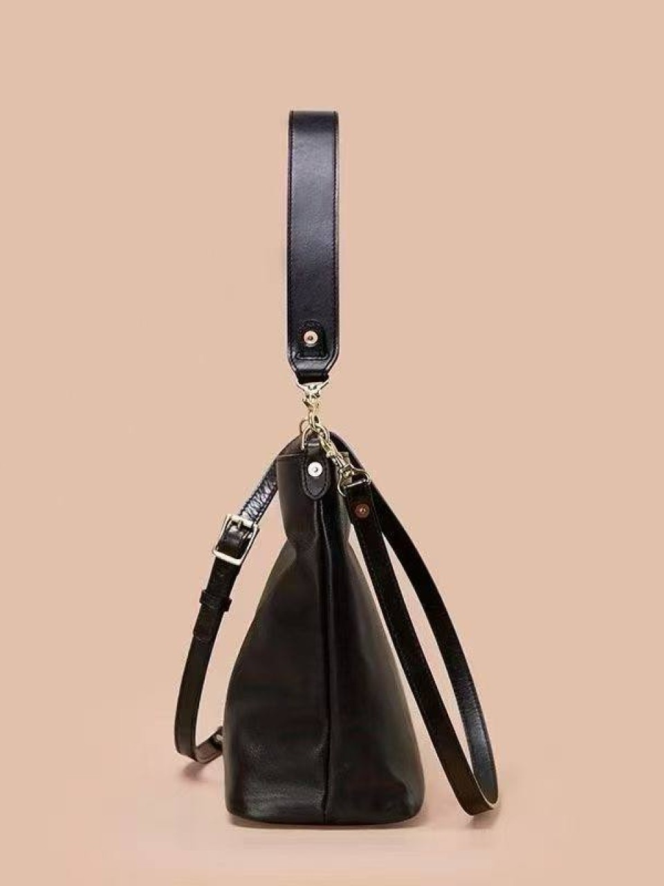 ტყავის ჩანთები