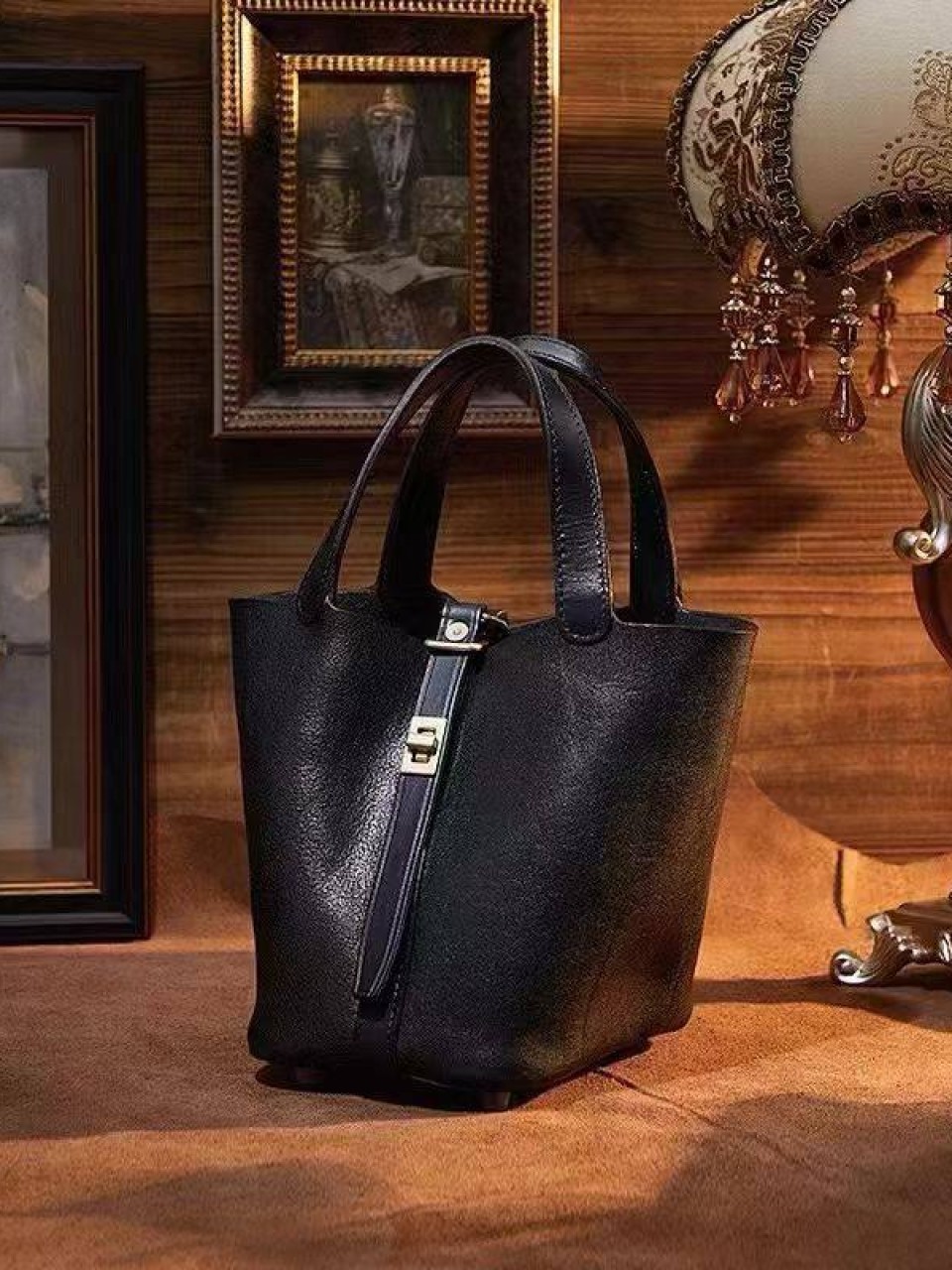 ტყავის ჩანთები