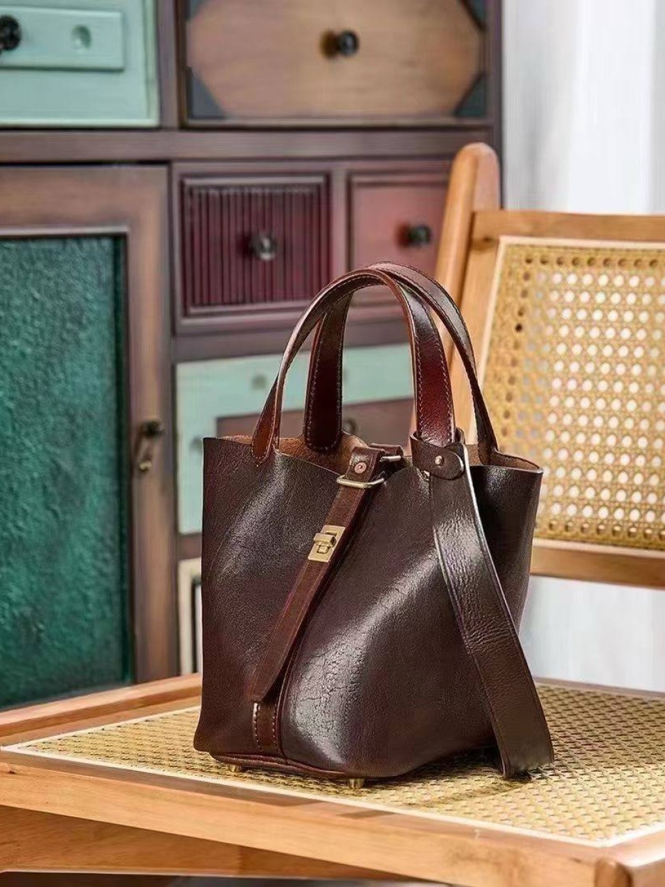 ტყავის ჩანთები