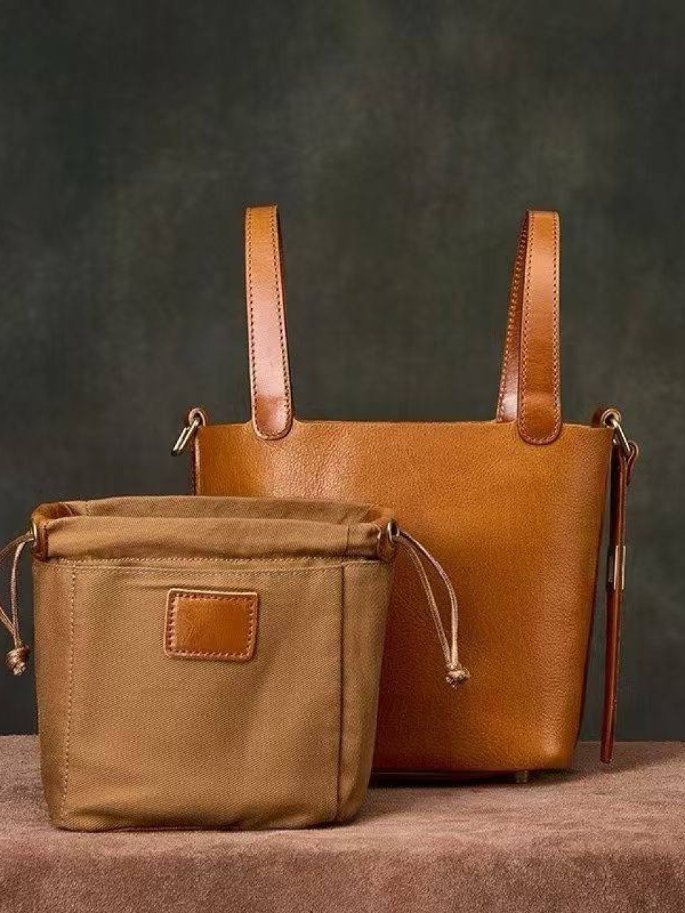 ტყავის ჩანთები