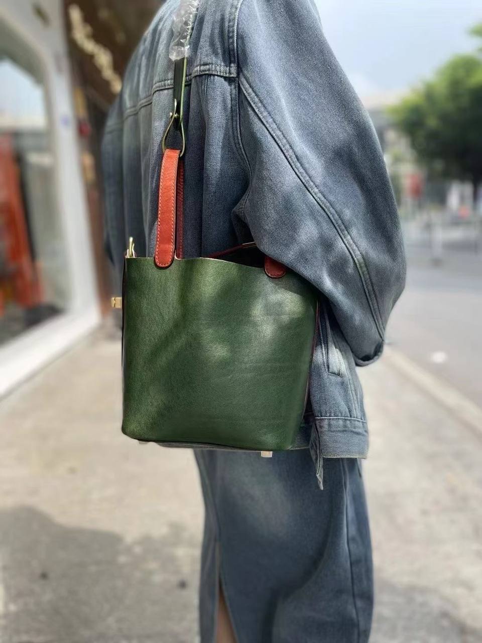 ტყავის ჩანთები