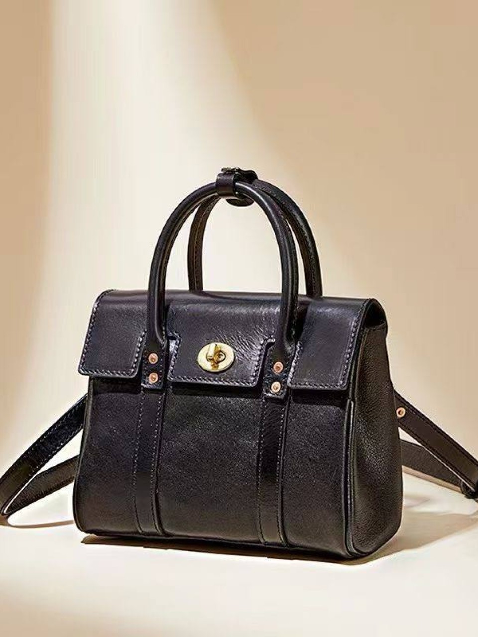 ტყავის ჩანთები